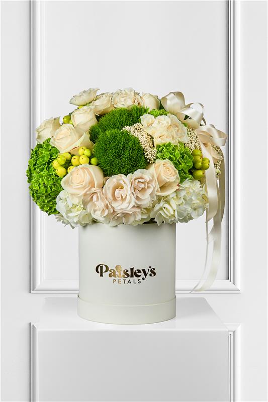 Green Delight Luxe Fresh Petal Box: A Delightful Bouquet